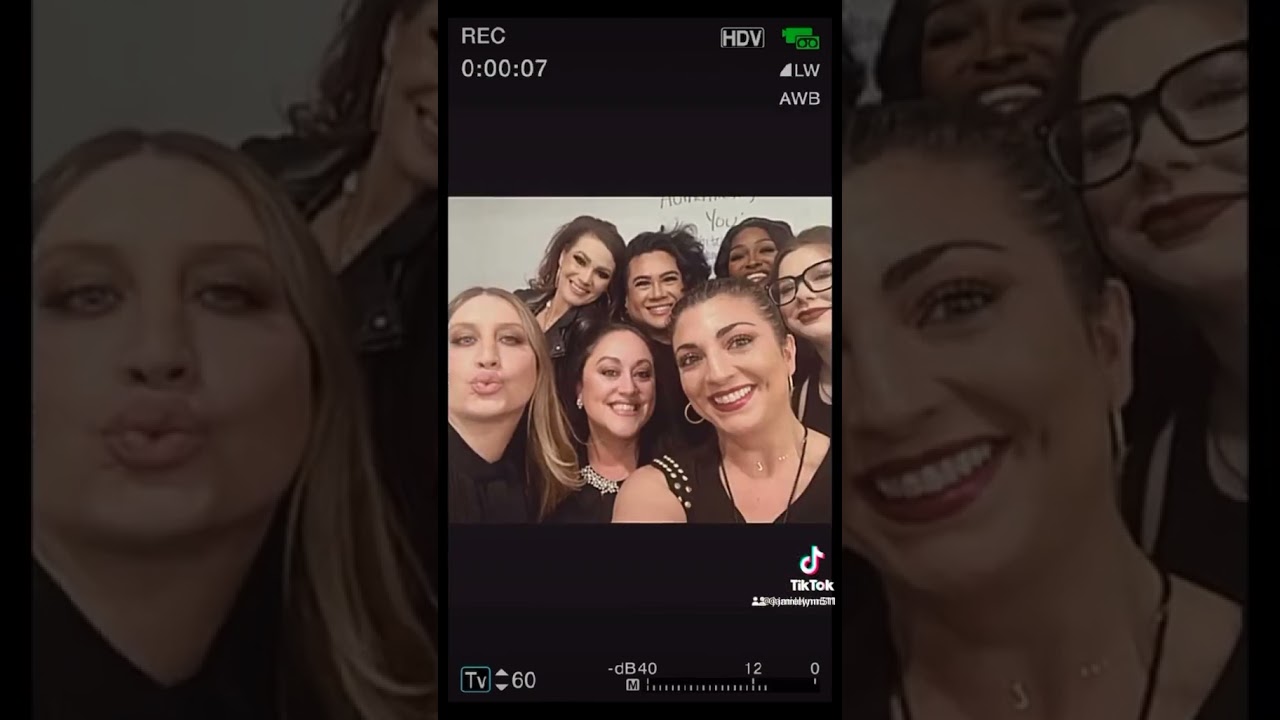 Let’s go on a quick trip! 💋✈️💄 