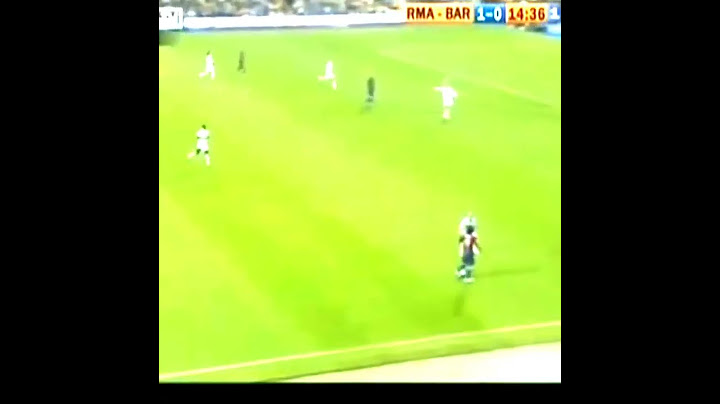 Messi destroying roberto carlos😬