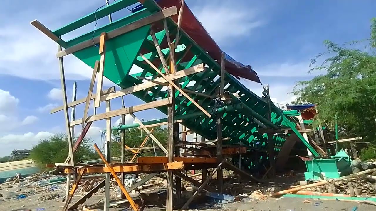 Dambuhalang bangka ng dinahican 