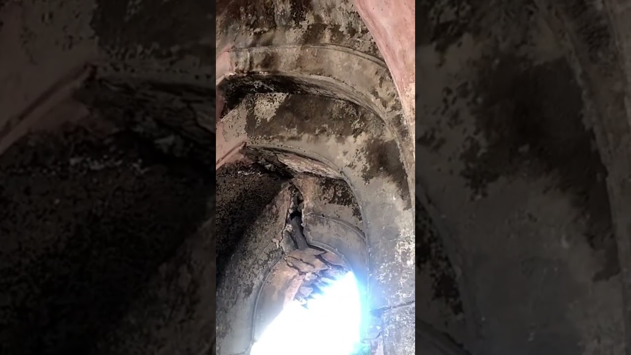 Begumpuri Masjid 700 saal se aise hi hain Gumnaam 