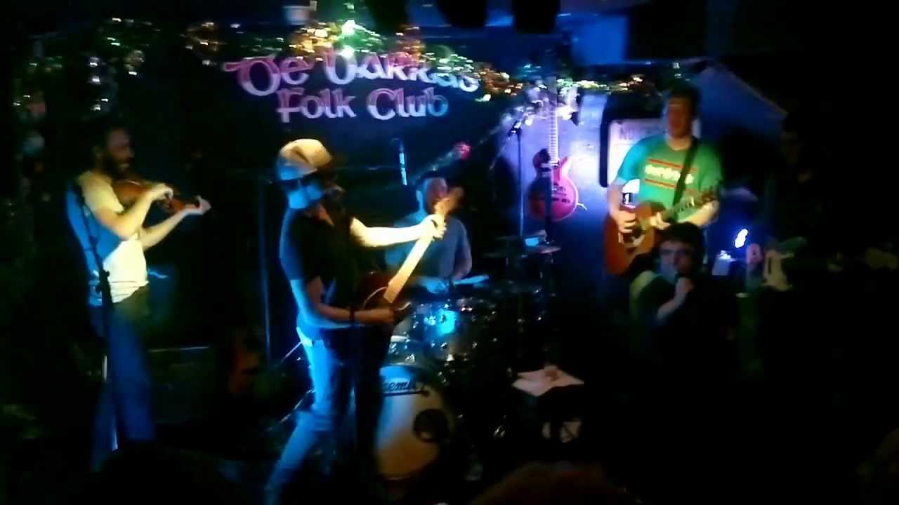 Dirty Old Town sung by Brian O Regan in Debarras 22.12.2012