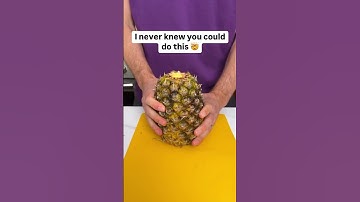 See this AMAZING HACK to open a PINEAPPLE with your hands! 😲🍍😍