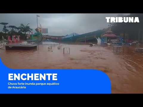 Chuva forte causa alagamento em parque aquático de Araucária