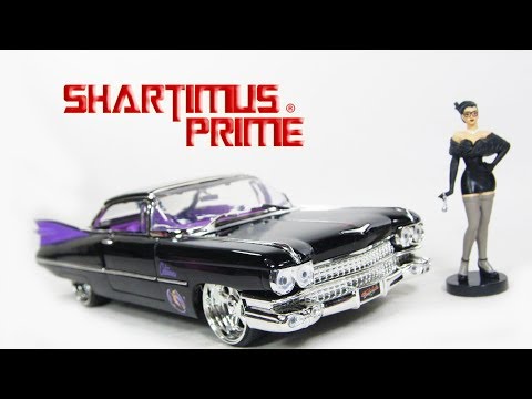 DC Comics Bombshells CATWOMAN /& 1959 Cadillac Coupe Deville 1//24 Scale