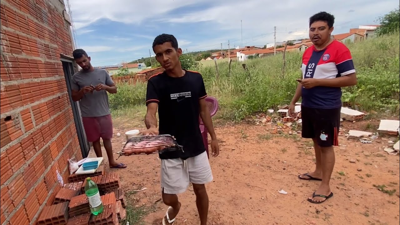 BRUTINHO PEGA FUNCIONARIO FAZENDO CHURRASCO EM SUA LOJA