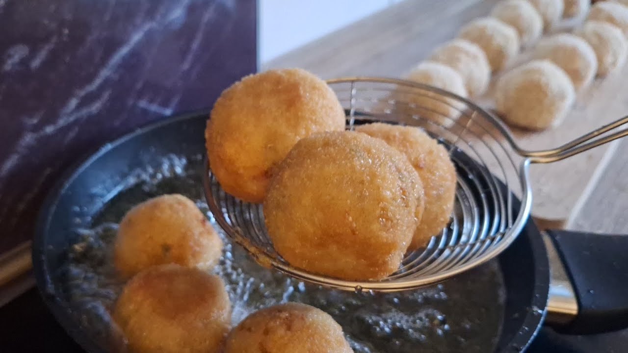 كرات البطاطس بالجبن كتجي مقرمشة من الذ وصفات اللي ممكن تعملوها لعائلتكم