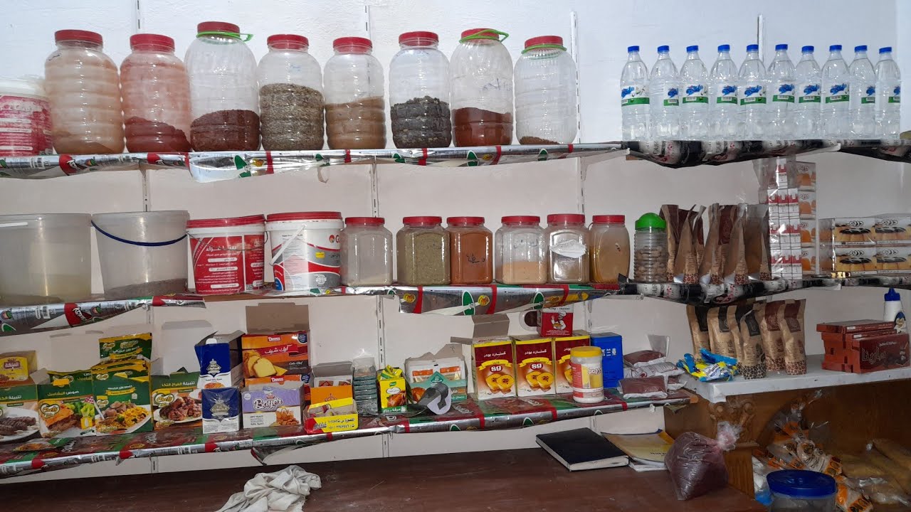 جوله في أصغر محل عطاره ورغم صغره بفضل الله موجود كل الأنواع وبوقفتكو معايا هيكبر بإذن الله