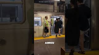 Exibindo Sua Força O Garoto Desafiou O Trem