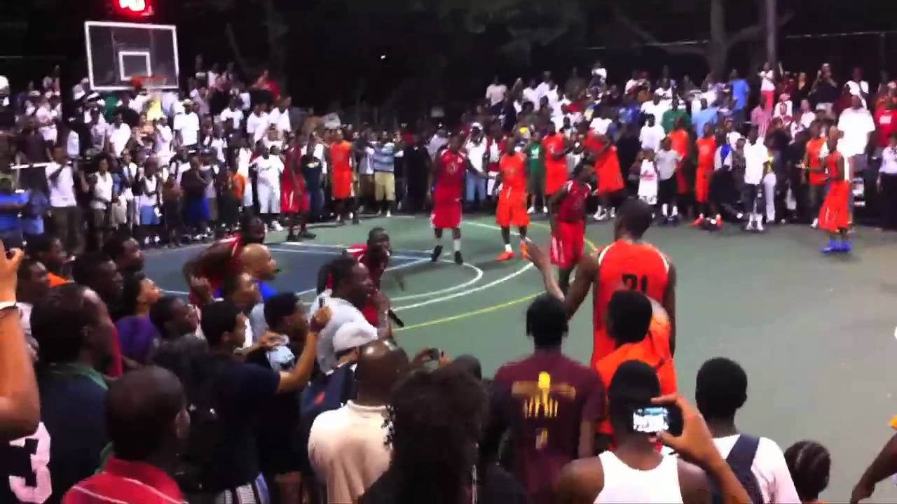 Kevin Durant at the Rucker Park - YouTube