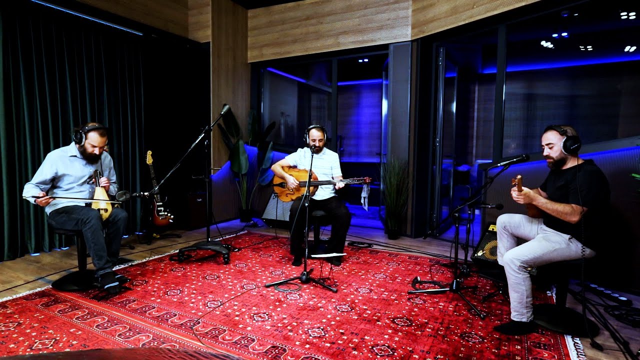 Emre Kızıl, Onur Tuzlacı, Merih Aşkın - Gurbet Elde (Live)