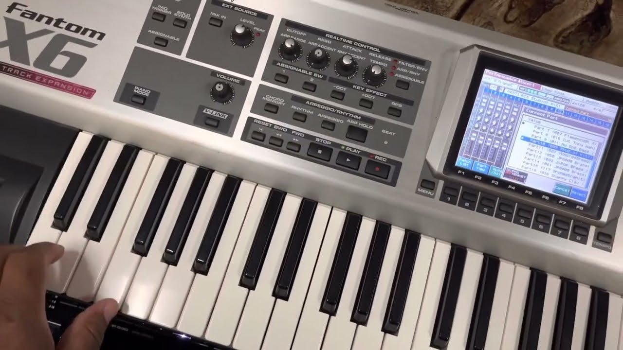 How to change keyboard sounds with the Roland X6 drum pads (dynamic pad bank)