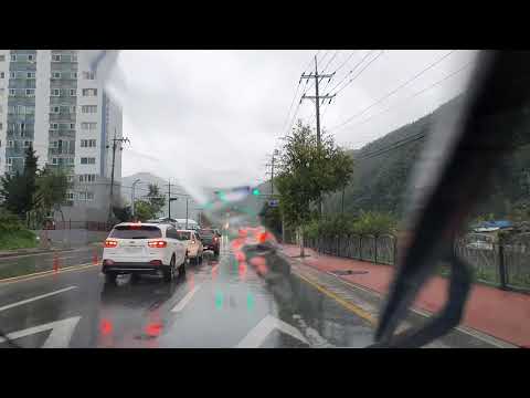 가을비 주륵 쓸쓸한 지방 산골의  작은 소도시 택시는 승객을 찾아서 태백 거리를 <strong>배회</strong>