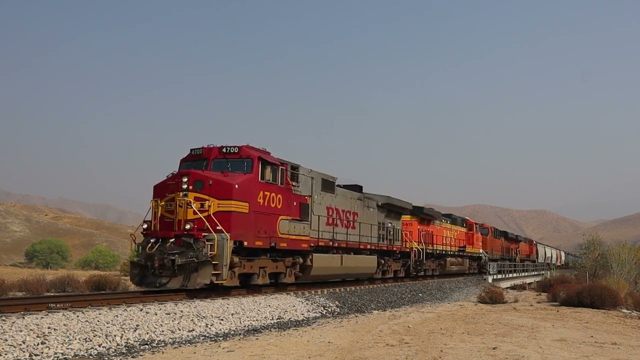 BNSF Warbonnet Leader over Tehachapi! BNSF 4700