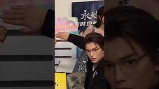 真的要被 #丁禹兮 的表情笑死 正义小丁已经出现！