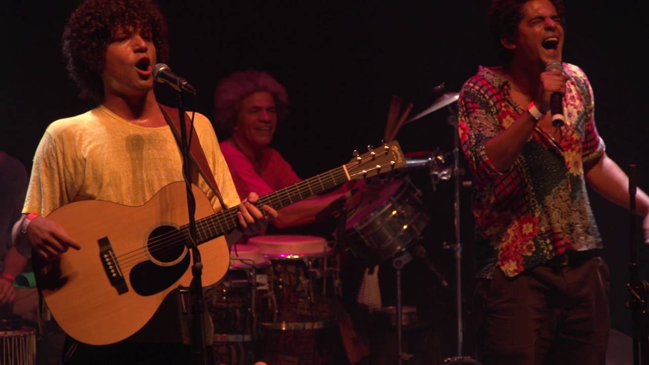 Notas de cem - Chico Chico e Júlia Vargas (part. Ivo Vargas e Gabriel Grossi) Circo Voador