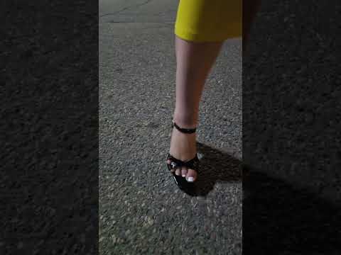 Smoke crush in heels #asmrcrush #highheels #walking #walkinginheels #Pebbles