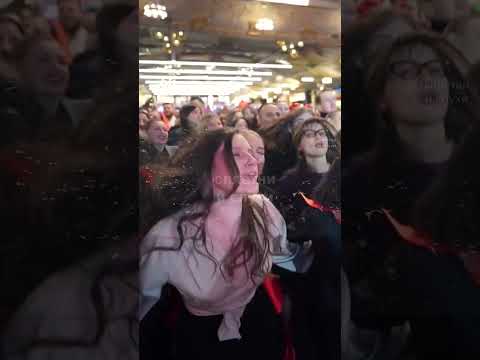 ШОК ВСЯ АМЕРИКА ОТПЛЯСЫВАЕТ ПОД ХИТ ШАМАНА "Я РУССКИЙ"