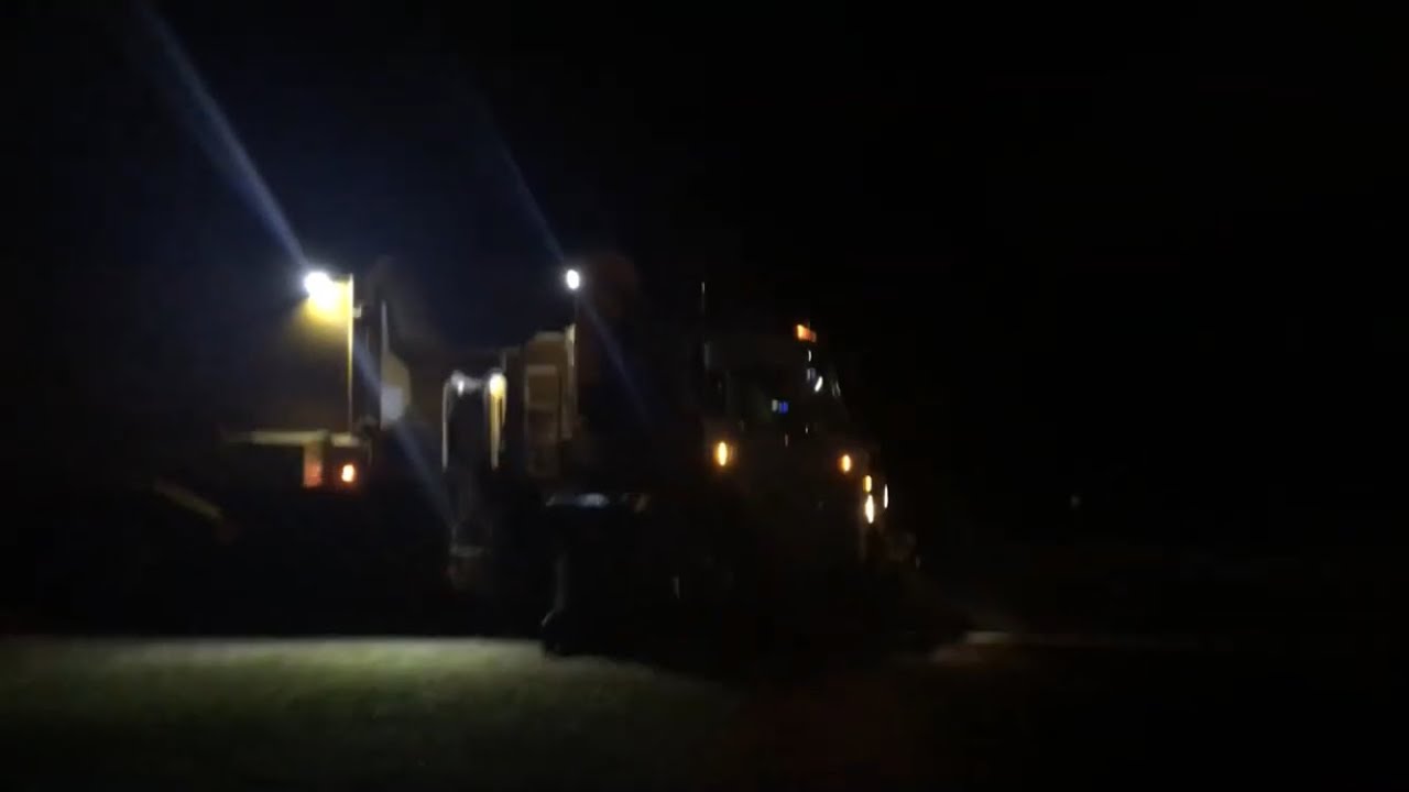 Peterbilt 520 Labire Automizer packing trash A19 - YouTube