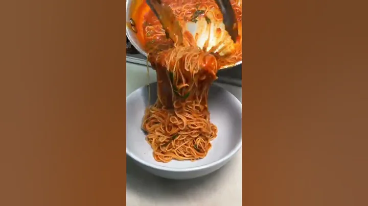 Spaghettiiiiss #shorts#streetfood#spaghetti#spaghettirecipe#streetpasta#pasta#redsaucepasta#redsauce