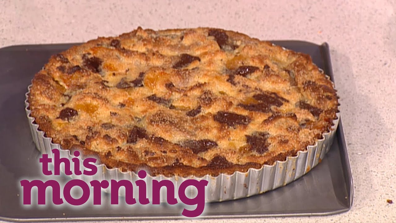 Jamie Oliver Cooks His Panettone Pudding Tart This Morning Youtube