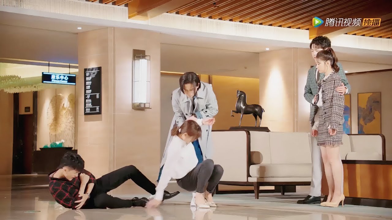 Любовница толкает жену от ревности — муж в ярости: «Ты не достойна произносить её имя!»