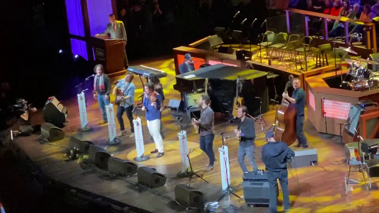 Wagon Wheel - Old Crow Medicine Show at the Grand Ol' Opry 