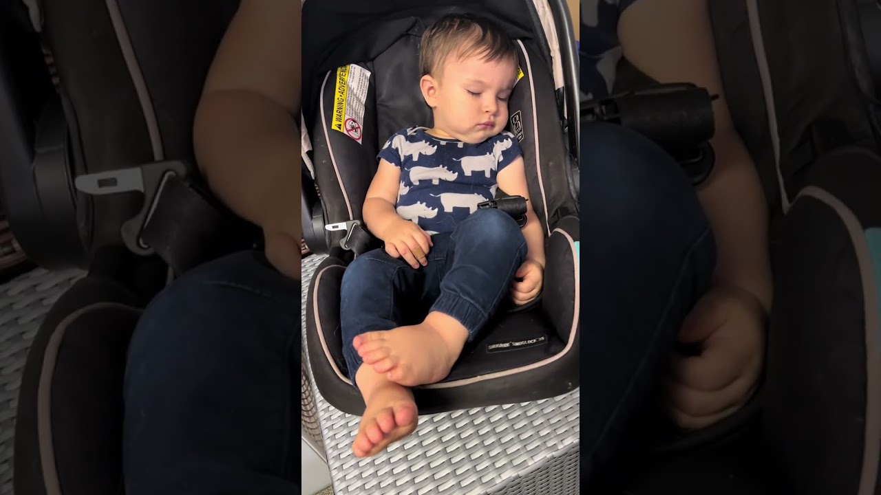 今天是我们家宝宝一周岁的生日，但是我们特别忙，只是简单给他过了一下生日，周六的时候一家人一起再给宝宝补过生日。#混血宝宝  #记录孩子的点点滴滴 #宝宝生日 #一周岁啦