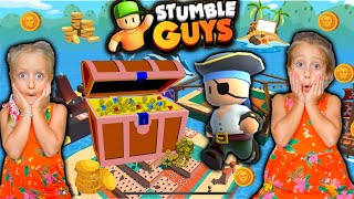 TREASURE HUNT NEW ROUND AT STUMBLE GUYS 🤩 WE ARE PIRATES 😮 NELA AND LILA TWINS STORY screenshot 1