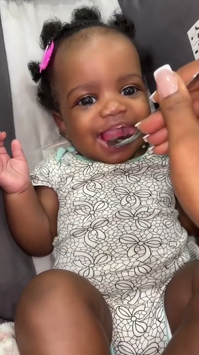 feeding-my-6-month-old-solids-youtube