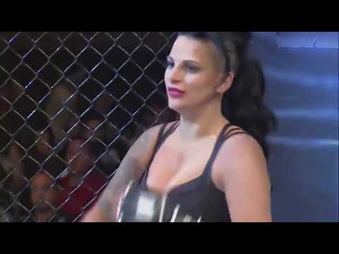 უჩვეულო დაპირისპირება - ბიკინებში გამოწყობილი სექსუალური გოგონები MMA-ში ერთმანეთს დაუპირისპირდნენ