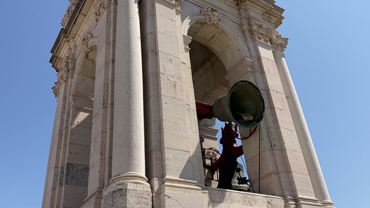 Beautiful Lisbon - Portugal - Basílica da Estrela - church bells ringing / sinos a tocar