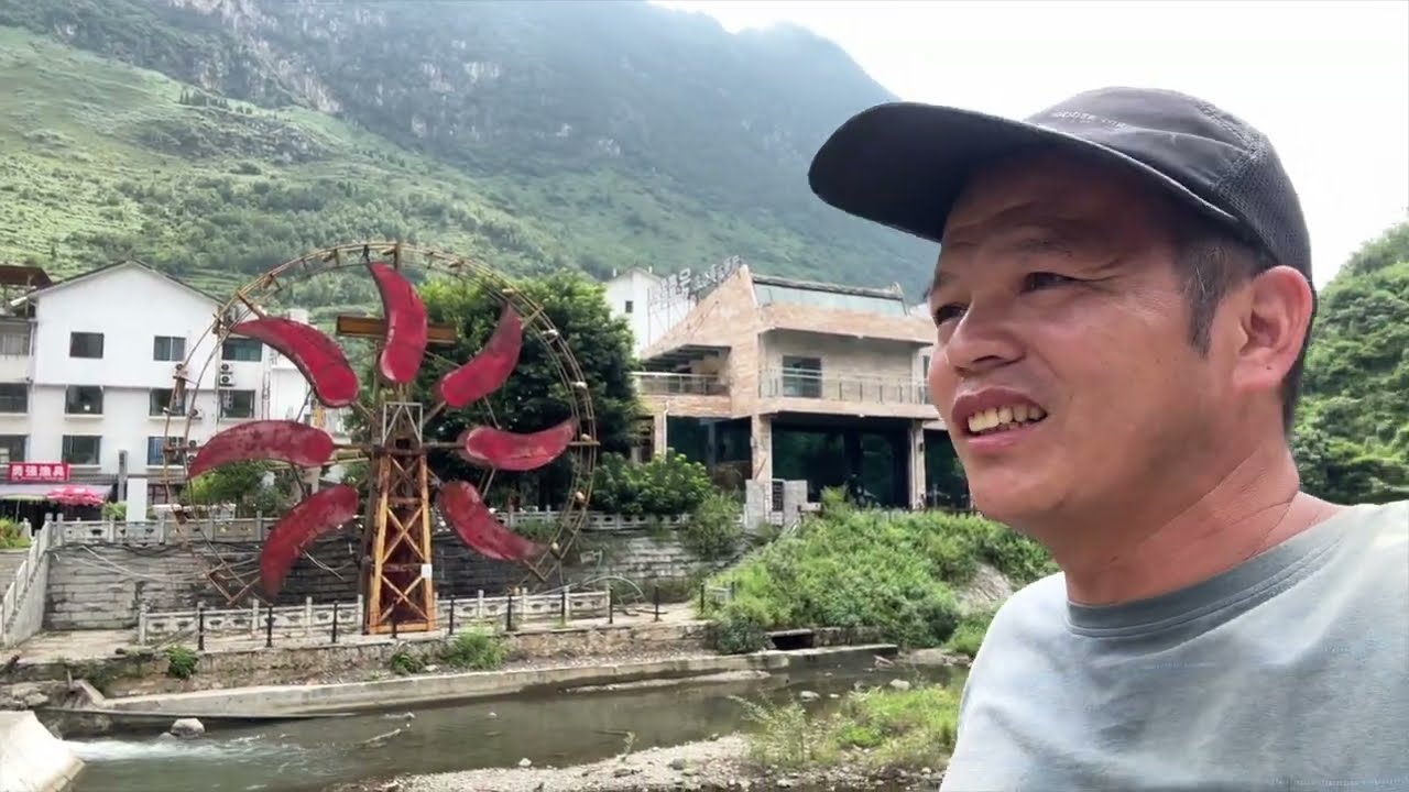 避暑天堂六盤水，涼爽的氣候不到二十度。到處都是避暑的露營車