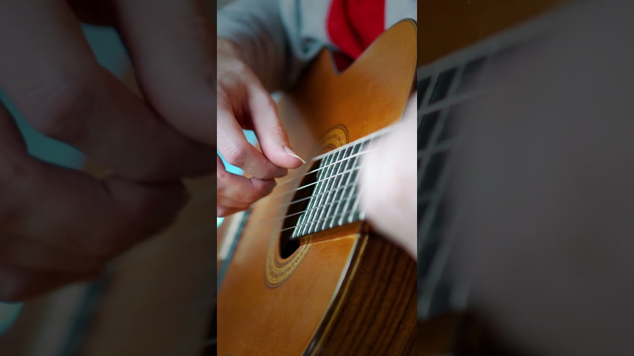 DISNEY OPENING THEME PLAYED ON CLASSICAL GUITAR