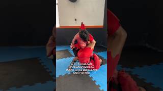 Joelho e armlock voador para Combat Sambo -