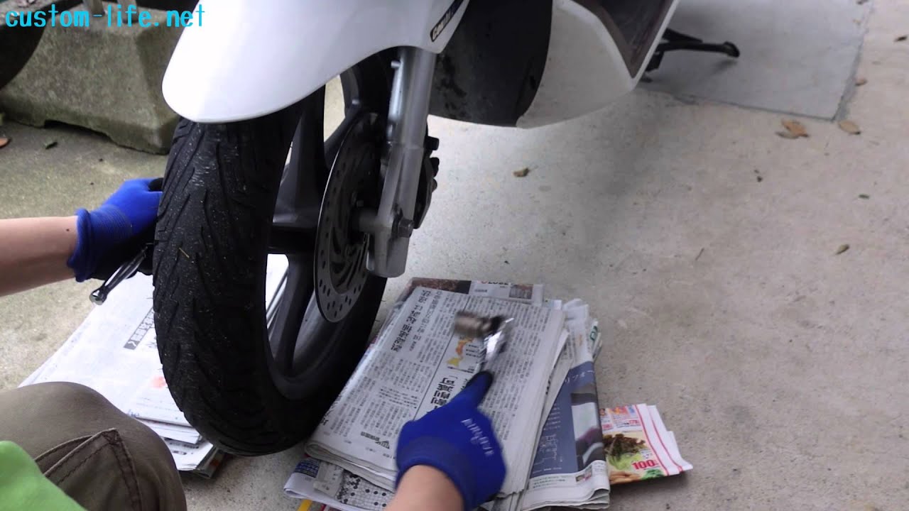 Honda PCX フロントホイール取り外し方法 - YouTube