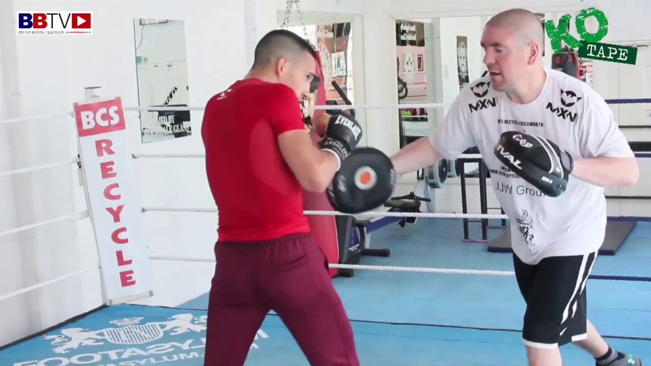 FORMER SPARRING PARTNER OF JUAN MANUEL MARQUEZ WORKS PADS WITH ARNIE FARNELL