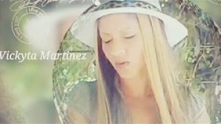 Mientesvickyta Martinezcover