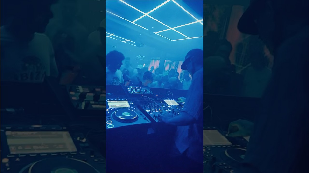 Dion Visser at Club Vaag💃🏼🪩 id: DJ Dextro - Prova dos 9 #techno #festival #technomusic #dj #club