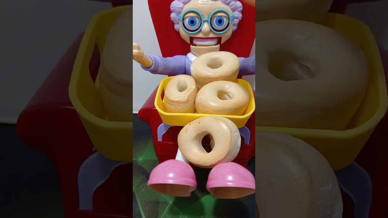 🏄filling of crispy donut in grannys plate