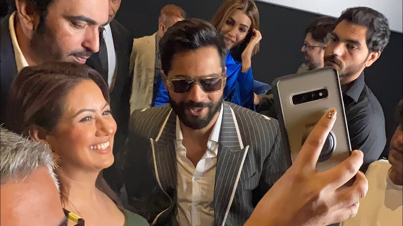 Varun Dhawan & Kriti Sanon at BHEDIYA MOVIE Premiere, Starcast in DUBAI | #bhediyatrailerreview