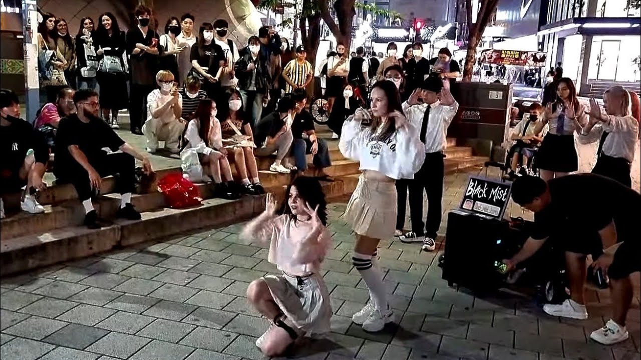 THURSDAY. BLACK MIST. BEAUTIFUL CLASSY BUSKING. HONGDAE STREET.