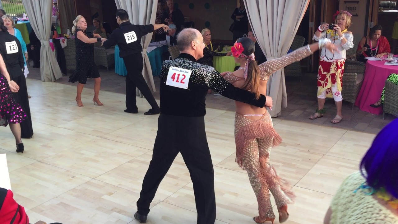 Meagen Mendoza and Michael Hirsch San Diego Beach Bash 2017