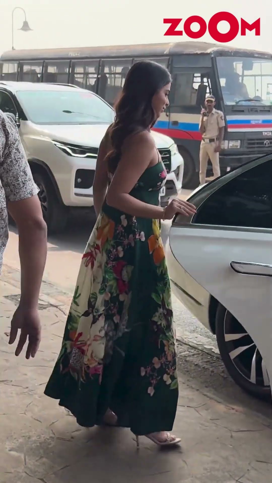 Suhana Khan looks absolutely STUNNING at Zoya Akhtar's lunch gathering #suhanakhan #shorts