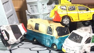 ゴジラに踏まれた！？ガチャガチャ廃車コレクション3 マガイドウ はたらくくるま 激しくクラッシュ全6種類 カプセルおもちゃ