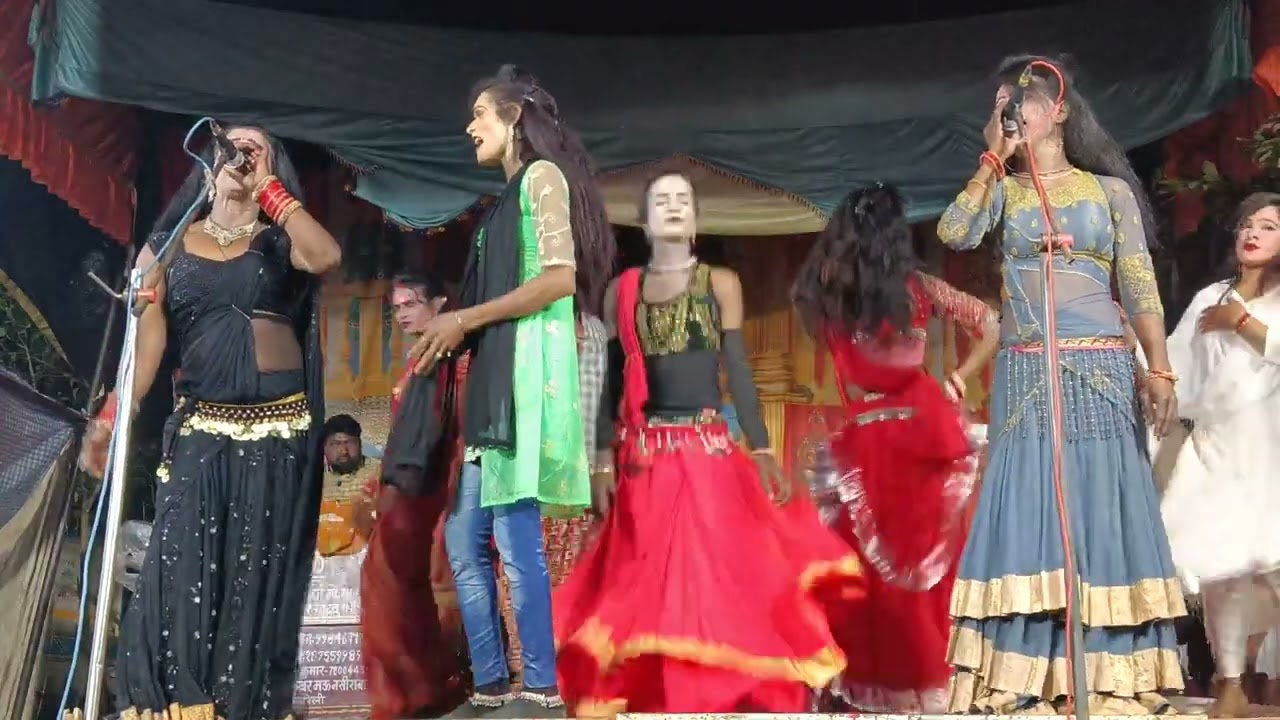 बिंदिया बोले क्या बोले साथ सजन का छूटे ना