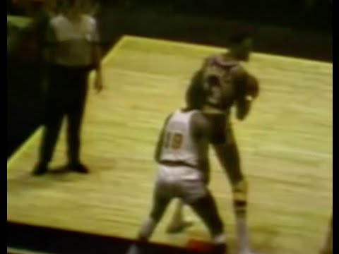 Injured Willis Reed Defense on Wilt Chamberlain - 1970 Finals Game 7