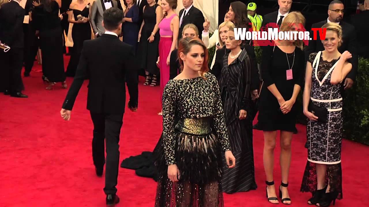 Kristen Stewart arrives at 2014 Met Gala Redcarpet