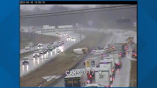 JCPS bus overturns on Gene Snyder Freeway causing traffic delays