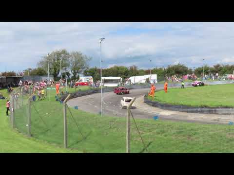 Robin Reliant Racing Heat 1 part 2 @ Mendips Racing 2020 - YouTube