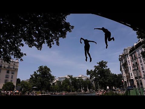 В Европе распространяются красные предупреждения о жаре; во Франции рекордный зной и 40 утонувших